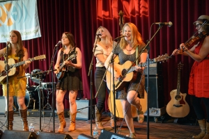 Della Mae